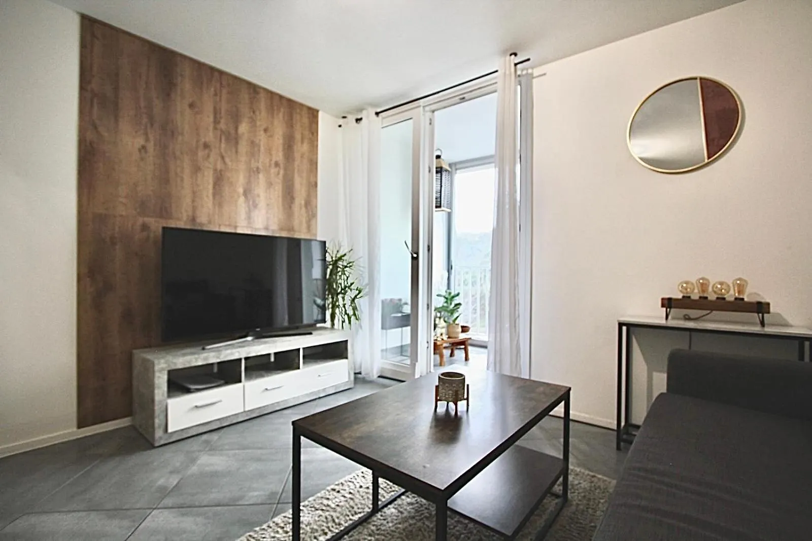 Pied-A-Terre - Apartment 75M2 - Free Parking Oullins 0*,  Francja